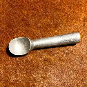 Vintage // Zeroll Co. Aluminum & Silver Large Ice Cream Parlor Scoop